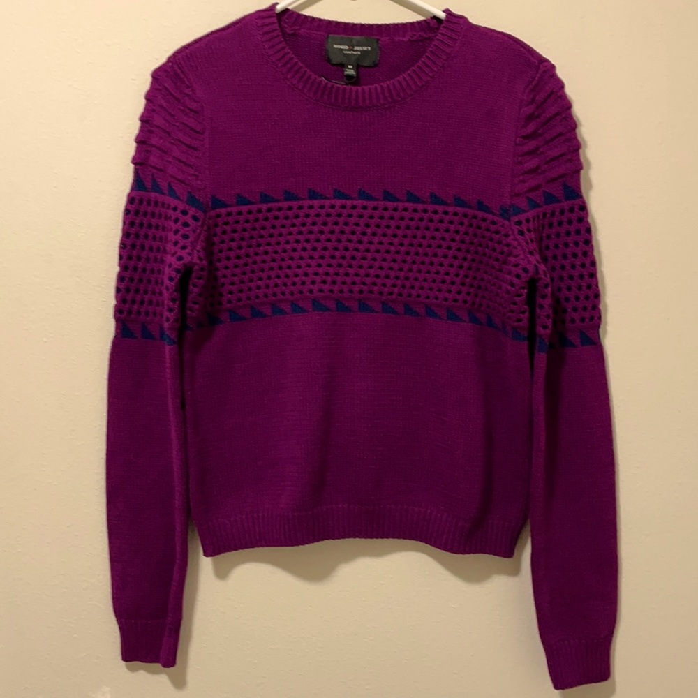 Romeo & Juliet Couture sweater Size M - plum violet/midnight tower